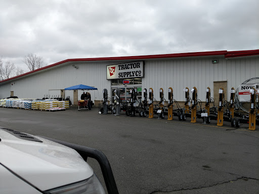 Tractor Supply Co., 4974 E Main St, Batavia, NY 14020, USA, 