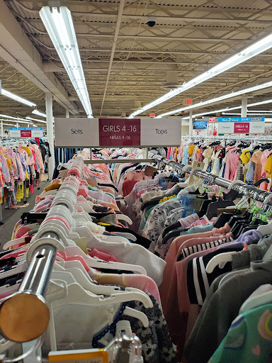 Clothing Store «Burlington Coat Factory», reviews and photos, 1 Padanaram Rd, Danbury, CT 06811, USA