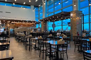 Puckett’s Groceries and Restaurant- BNA D concourse image