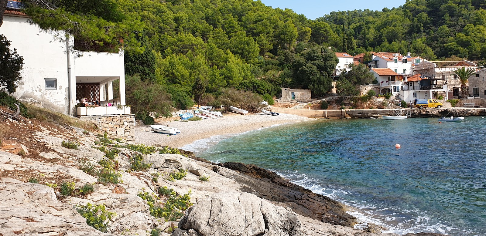 Foto von Tvrdni Dolac beach mit kleine bucht