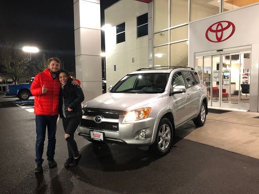 Toyota Dealer «Lithia Toyota of Springfield», reviews and photos, 163 S 9th St, Springfield, OR 97477, USA