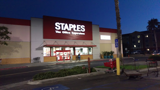 Staples, 2080 W Empire Ave, Burbank, CA 91504, USA, 