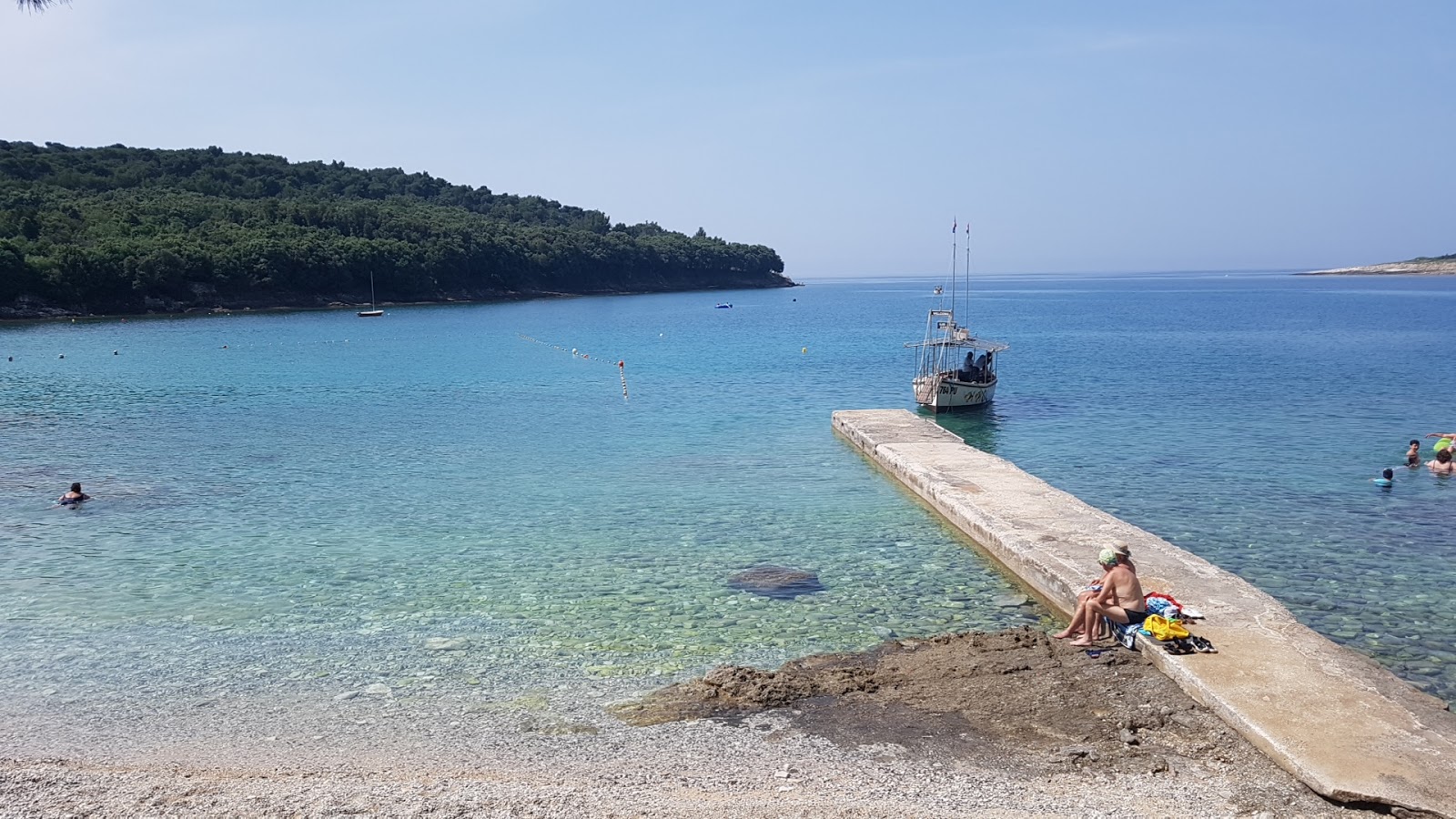 Foto de Centinera beach com meios de comunicação nível de limpeza