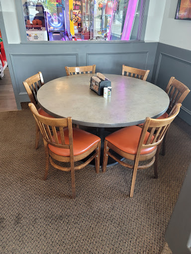 Pizza Restaurant «Round Table Pizza», reviews and photos, 4002 A St SE, Auburn, WA 98002, USA