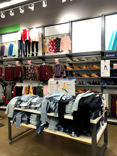 Clothing Store «Old Navy», reviews and photos, 40-24 College Point Blvd, Flushing, NY 11354, USA