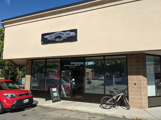 Puffins Smoke Shop, 194 Reservoir Ave, Pawtucket, RI 02860, USA, 