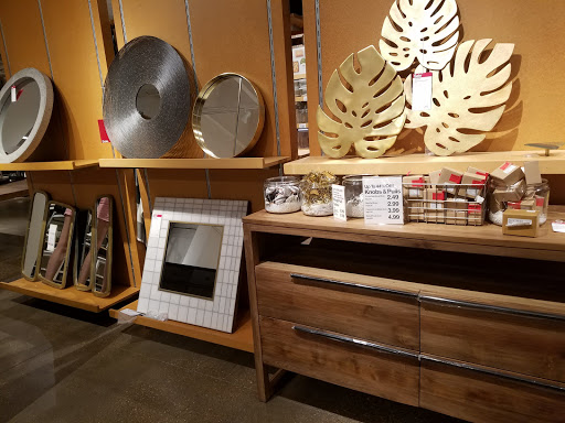 Furniture Store «Crate and Barrel Outlet», reviews and photos, 1700 Prince St, Alexandria, VA 22314, USA