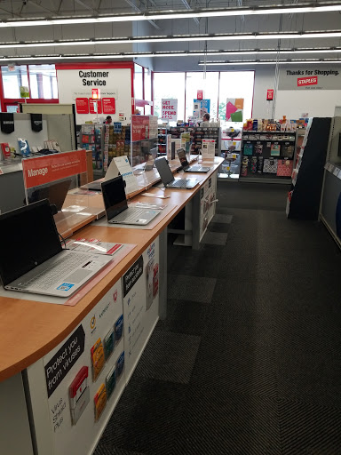 Office Supply Store «Staples», reviews and photos, 335 Haggerty Rd, Walled Lake, MI 48390, USA