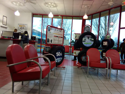 Tire Shop «Discount Tire Store - Clackamas, OR», reviews and photos, 8380 SE Sunnyside Rd, Clackamas, OR 97015, USA