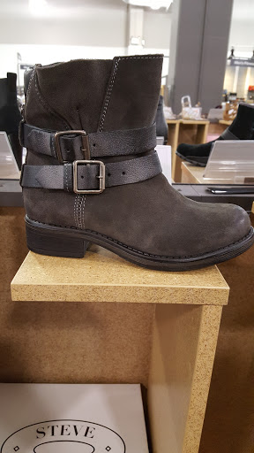 Shoe Store «DSW Designer Shoe Warehouse», reviews and photos, 19500 Plummer St, Northridge, CA 91324, USA