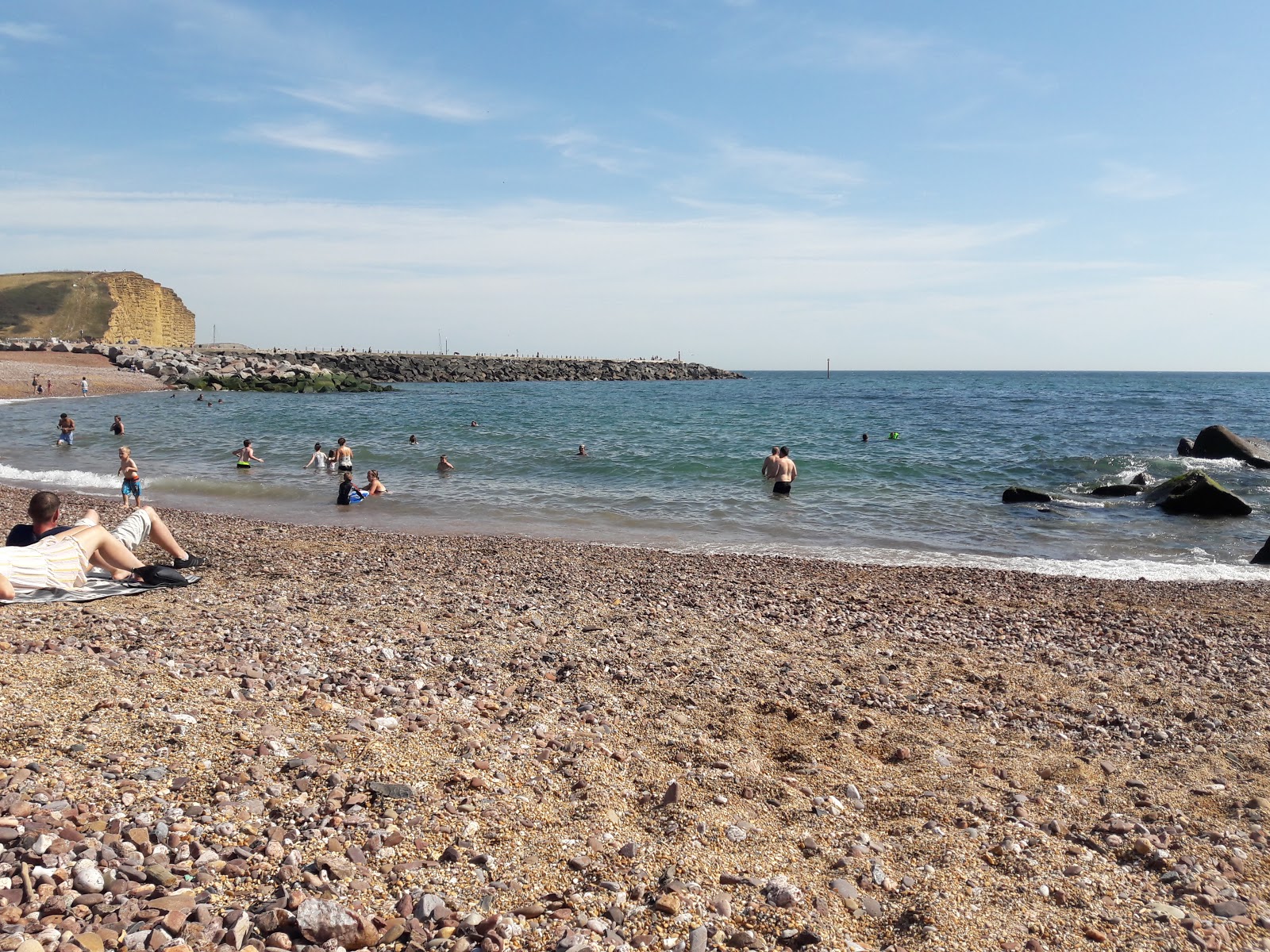 Fotografie cu West Bay beach Dorset cu nivelul de curățenie înalt