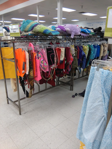 Thrift Store «32nd St & Cactus Goodwill Retail Store & Donation Center», reviews and photos