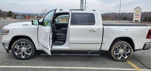 Chrysler Dealer «Herb Chambers Chrysler Dodge Jeep Ram of Millbury», reviews and photos, 2 Latti Farm Rd, Millbury, MA 01527, USA