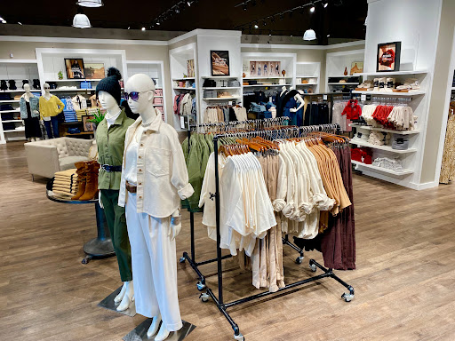 Clothing Store «Banana Republic», reviews and photos, 454 Evergreen Ct, Central Valley, NY 10917, USA