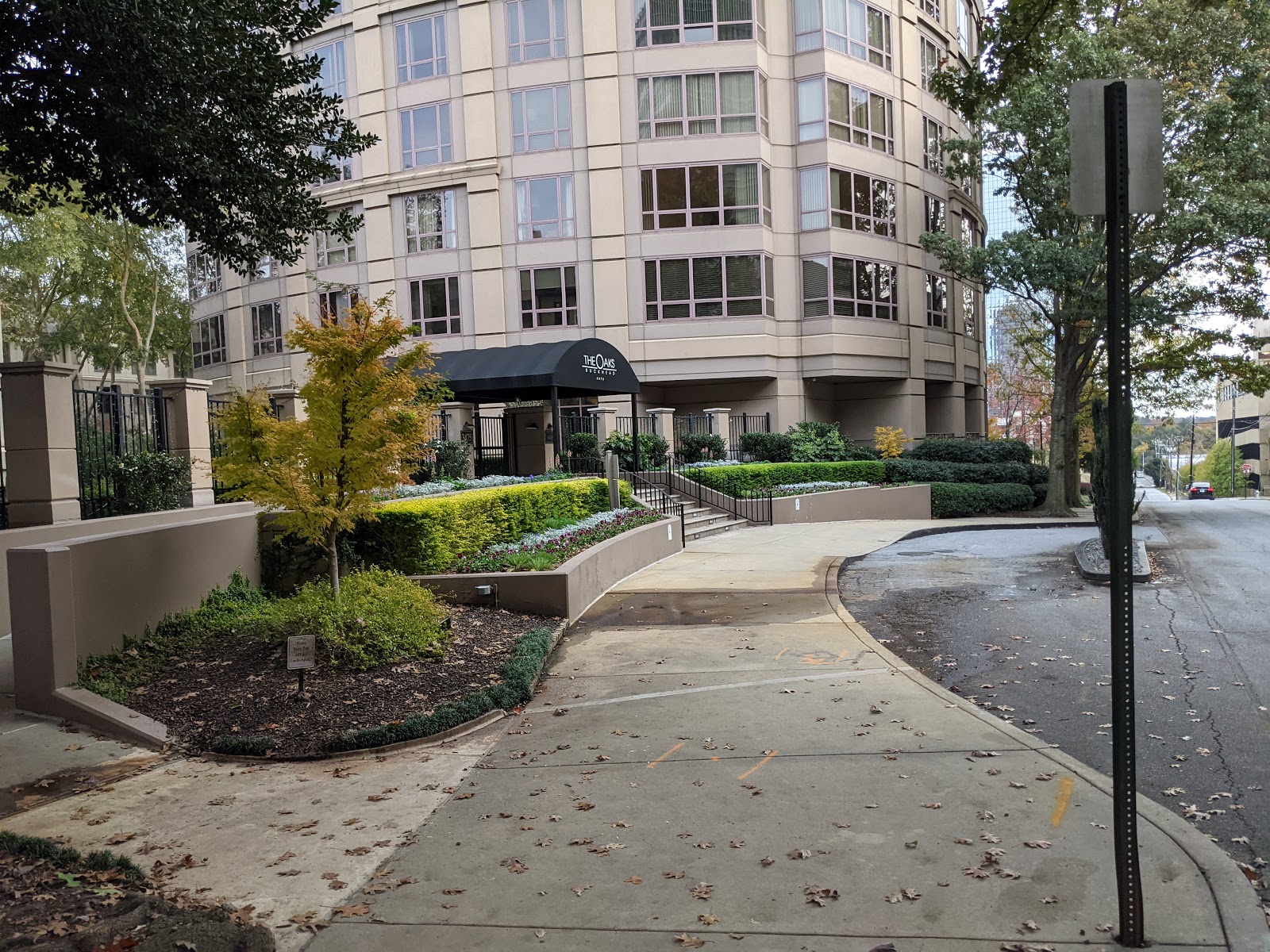 Oaks At Buckhead Condominium Association