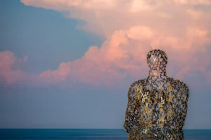 Spillover II, modern sculpture by Jaume Plensa image