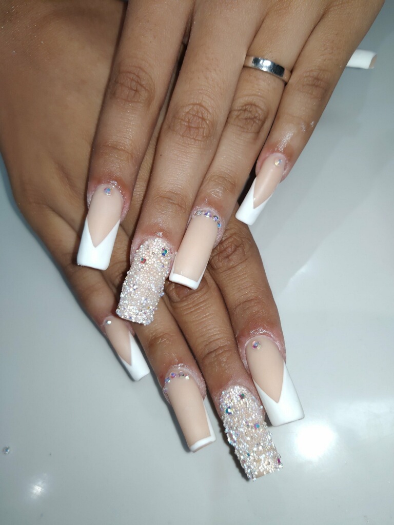 Le Nails 72227