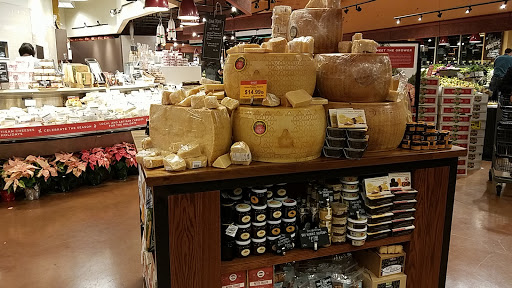 Gourmet Grocery Store «Metropolitan Market», reviews and photos, 2320 42nd Ave SW, Seattle, WA 98116, USA