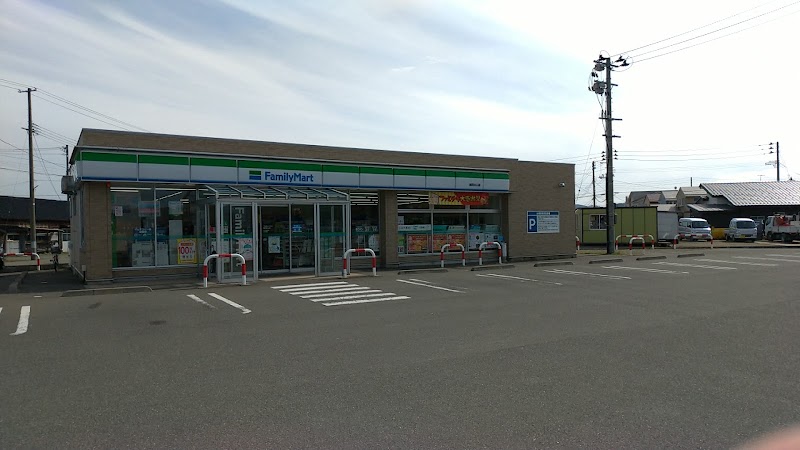 ファミリーマート 鶴岡白山店