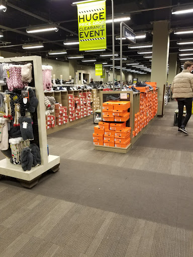 Shoe Store «DSW Designer Shoe Warehouse», reviews and photos, 124 West Market, Bloomington, MN 55425, USA