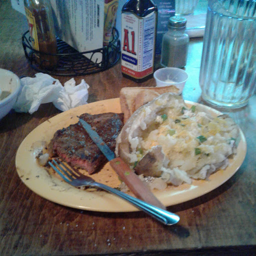 Bar & Grill «The Warehouse Bar & Grill», reviews and photos, 3346 S Peoria Ave, Tulsa, OK 74105, USA