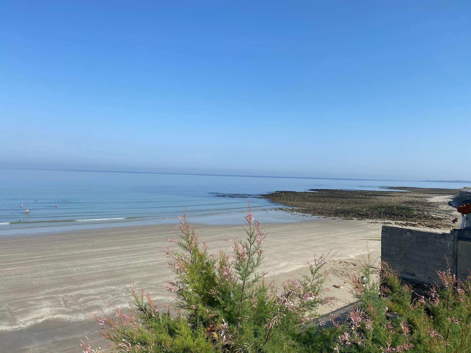Photo de Bretteville Beach avec rivage droit, long