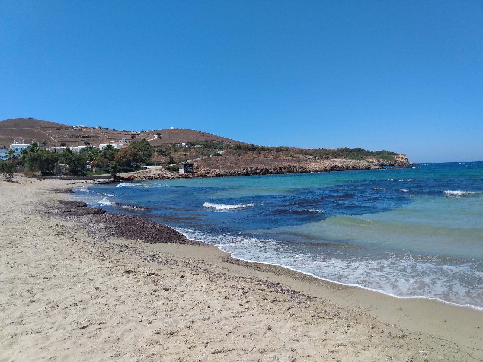 Foto von Sifneiko beach mit beiger sand Oberfläche