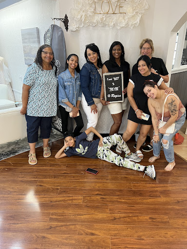 Bridal Shop «Regiss Bridal & Prom - Louisville», reviews and photos, 4216 Outer Loop, Louisville, KY 40219, USA