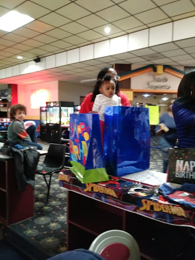 Bowling Alley «Mayflower Lanes», reviews and photos, 26600 Plymouth Rd, Redford Charter Twp, MI 48239, USA