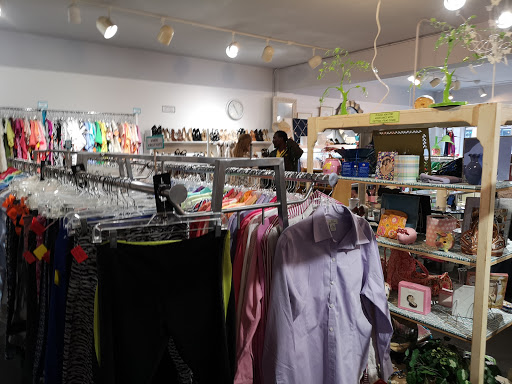 Thrift Store «Winnetka Thrift Shop», reviews and photos, 992 Green Bay Rd, Winnetka, IL 60093, USA