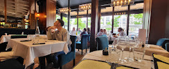 Atmosphère du Restaurant français Le Village à Neuilly à Neuilly-sur-Seine - n°19