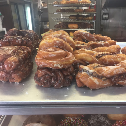 Donut Shop «Donut Hut», reviews and photos, 2025 W Magnolia Blvd, Burbank, CA 91506, USA