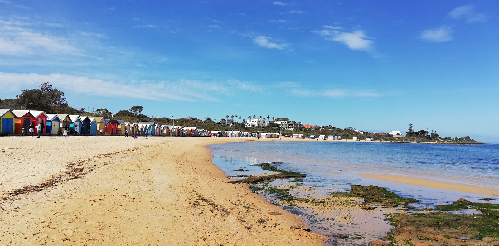 Photo de Brighton Beach avec l'eau cristalline de surface