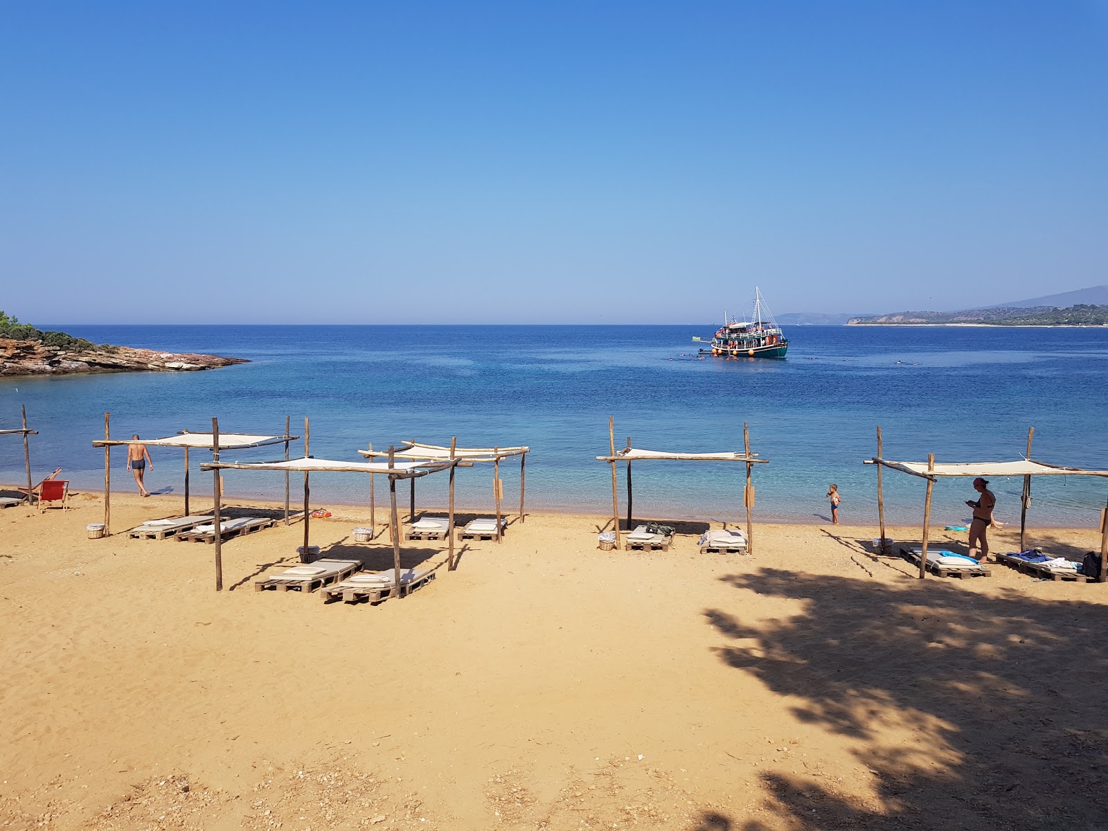 Foto av Salonikios beach med hög nivå av renlighet