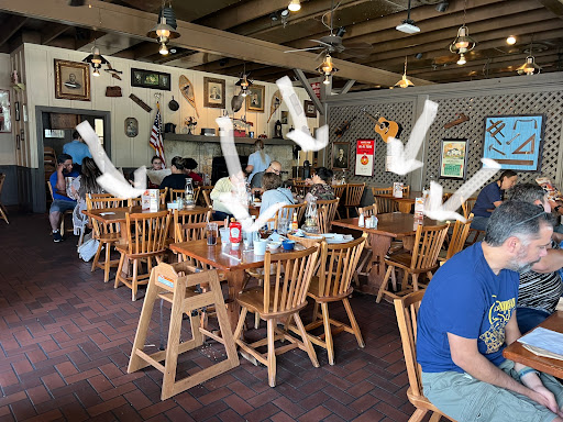 American Restaurant «Cracker Barrel Old Country Store», reviews and photos, 5706 Northridge Dr, Gurnee, IL 60031, USA