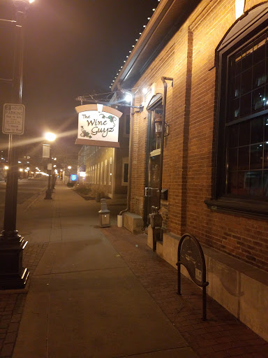 Wine Bar «Wine Guyz», reviews and photos, 122 King St, La Crosse, WI 54601, USA