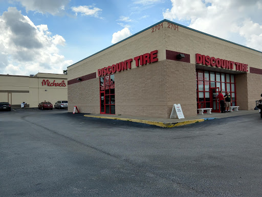 Tire Shop «Discount Tire Store - Ocala, FL», reviews and photos, 2701 SW College Rd #800, Ocala, FL 34474, USA