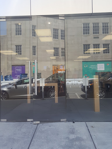 Computer Store «Apple Suburban Square», reviews and photos, 61 Saint James Pl, Ardmore, PA 19003, USA