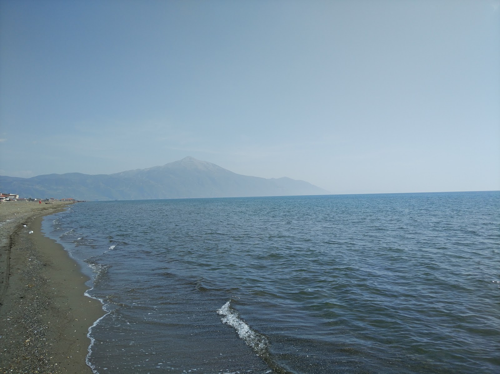 Foto di Truva beach con una superficie del acqua turchese