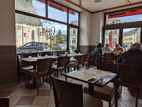 Atmosphère du Restaurant Café de la Mairie à Riom-ès-Montagnes - n°1