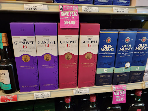 Liquor Store «Hillsboro Liquor Store», reviews and photos, 2055 SE Tualatin Valley Hwy #14, Hillsboro, OR 97123, USA