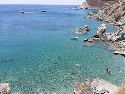 Fotografie cu Galifos beach amplasat într-o zonă naturală