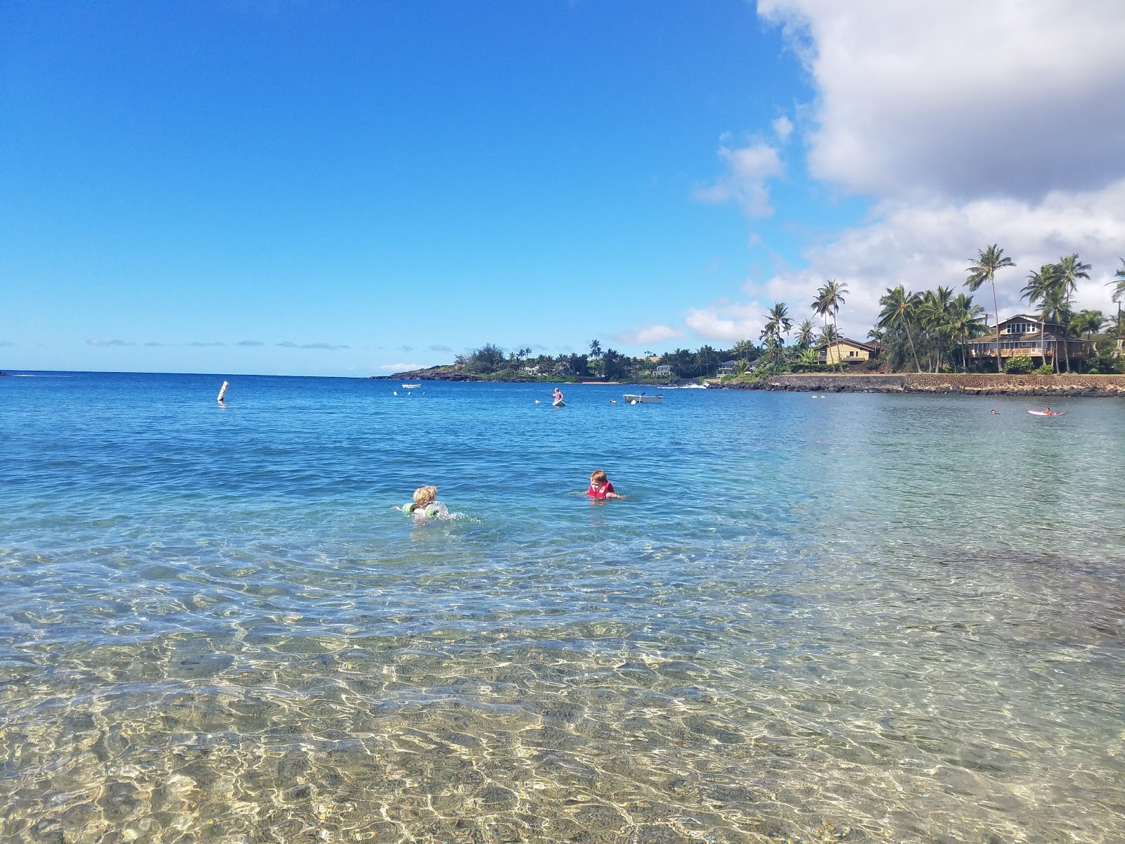 Photo de Kukui'ula Beach - endroit populaire parmi les connaisseurs de la détente