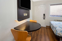 Motel 6 Santa Barbara, CA - State Street - Photo 5 - Car repair in Santa Barbara, CA, Santa Barbara