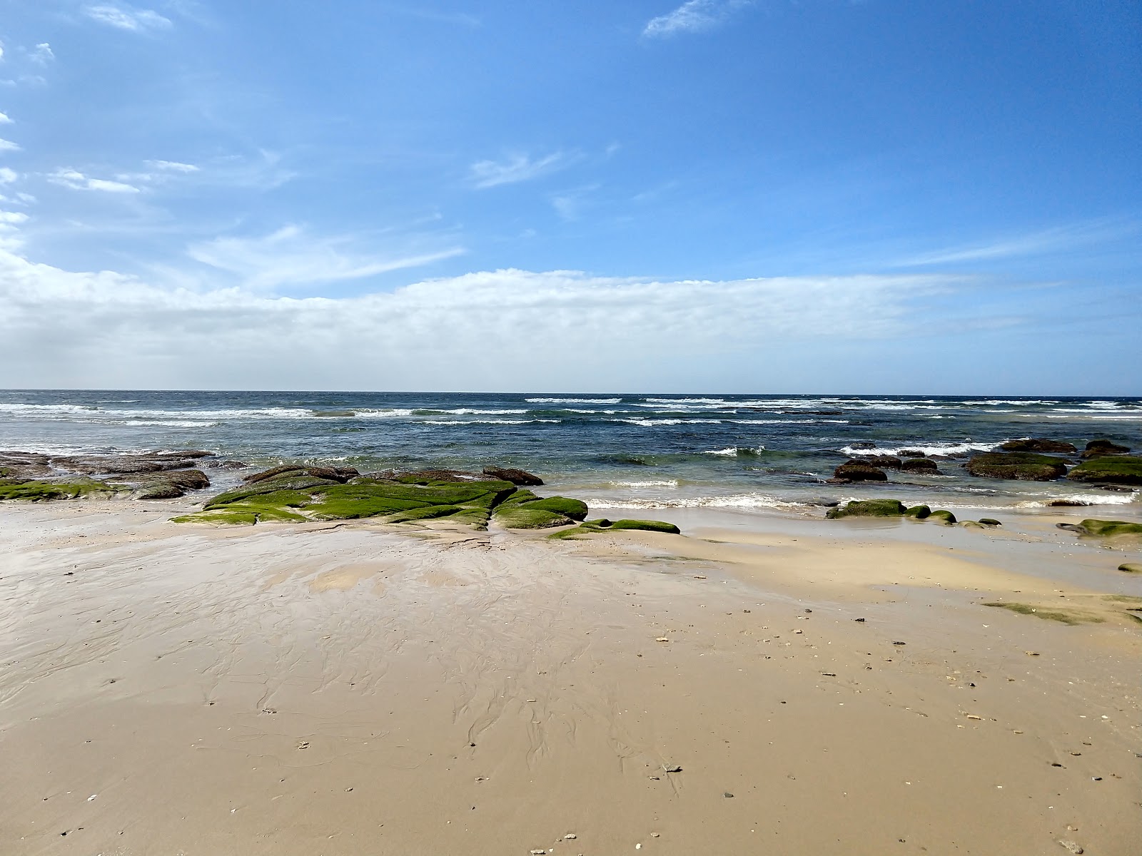 Foto di Kefani beach con una superficie del sabbia fine e luminosa