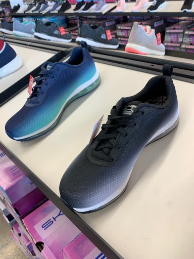 Shoe Store «SKECHERS Factory Outlet», reviews and photos, 5050 Factory Shops Blvd #680, Castle Rock, CO 80108, USA