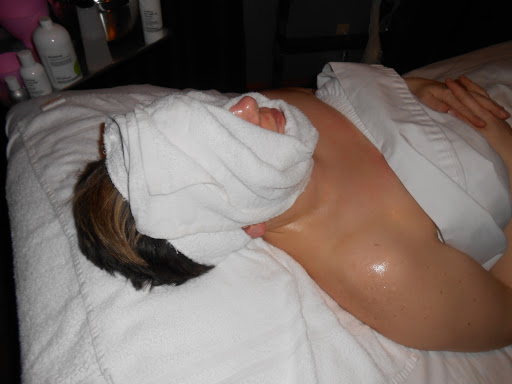 Beauty Salon «Shades Hair and Spa», reviews and photos, 201 E Broadway, Red Lion, PA 17356, USA