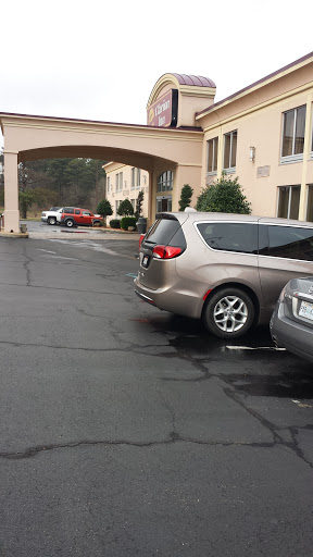 Hotel «Clarion Inn And Summit Center», reviews and photos, 852 N Gloster St, Tupelo, MS 38804, USA