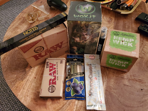 Tobacco Shop «201 Smoke Shop», reviews and photos, 90 W Palisade Ave, Englewood, NJ 07631, USA