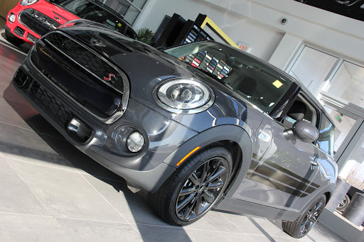 Car Dealer «MINI of Orland Park», reviews and photos, 11030 W 159th St, Orland Park, IL 60467, USA